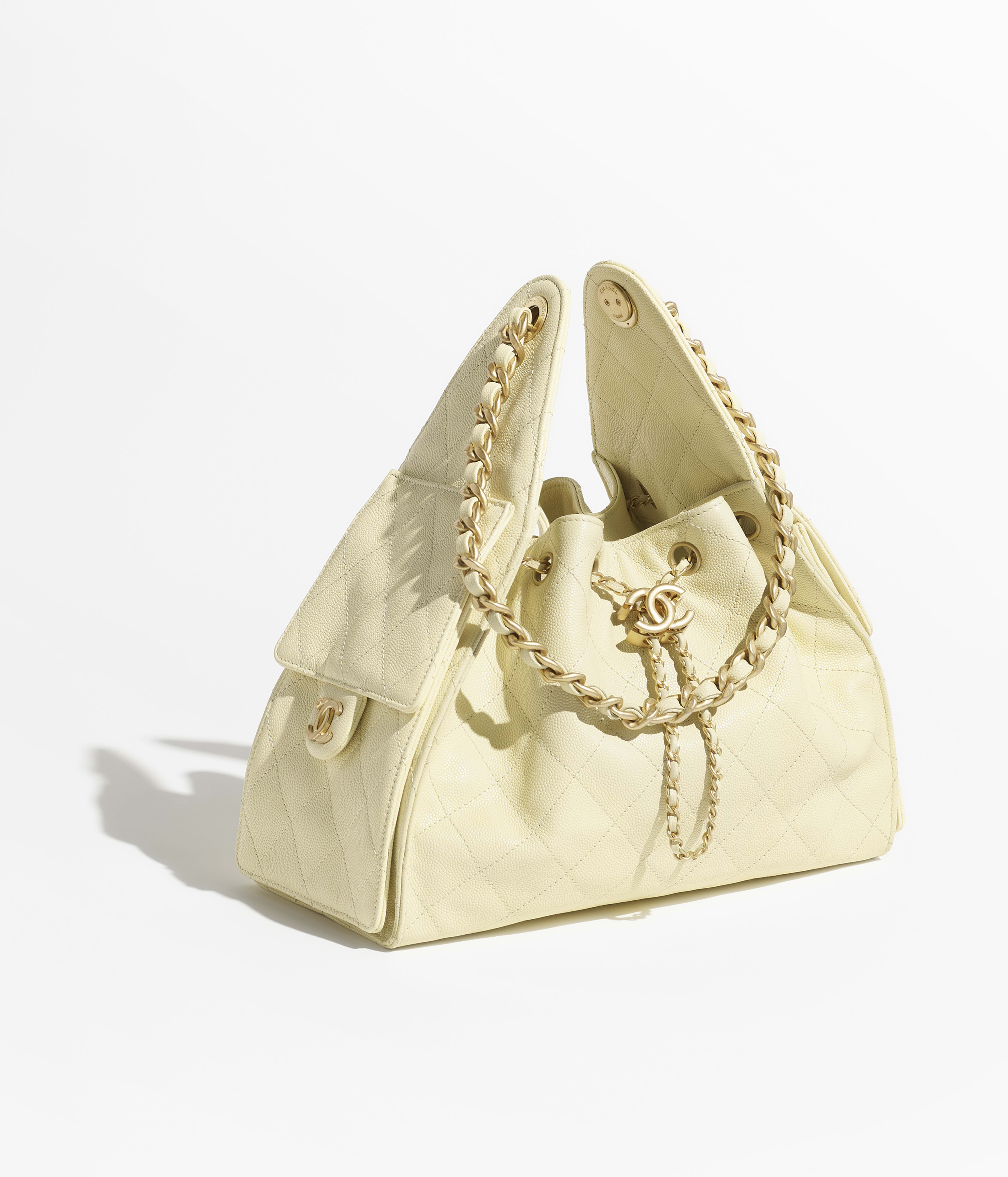 Borsa CHANEL 25 piccola - Giallo chiaro - Pelle martellata & metallo effetto dorato - vista artistica 2
